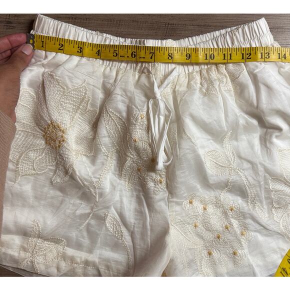 Commense Semi-Sheer Floral Shorts Set White Women’s Size M - Picture 6 of 14